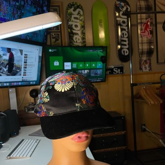 Steve Madden | Accessories | Beautiful Floral Silk Hat Shiny  display picture 2